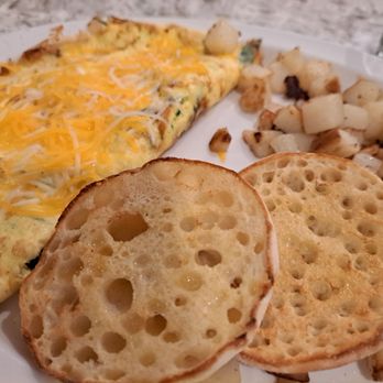 Le Peep - Spinach and cheese omelet comes with country potatoes and an English muffin - Breakfast & Brunch Near Me - Loveland, Ohio Le Peep - Spinach and cheese omelet comes with country potatoes and an English muffin - Breakfast & Brunch Near Me - Loveland, Ohio