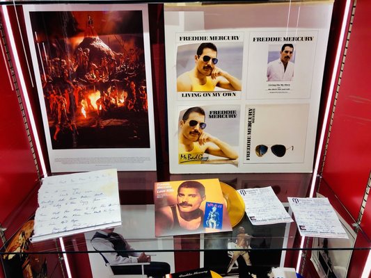 Queen Studio Experience by null