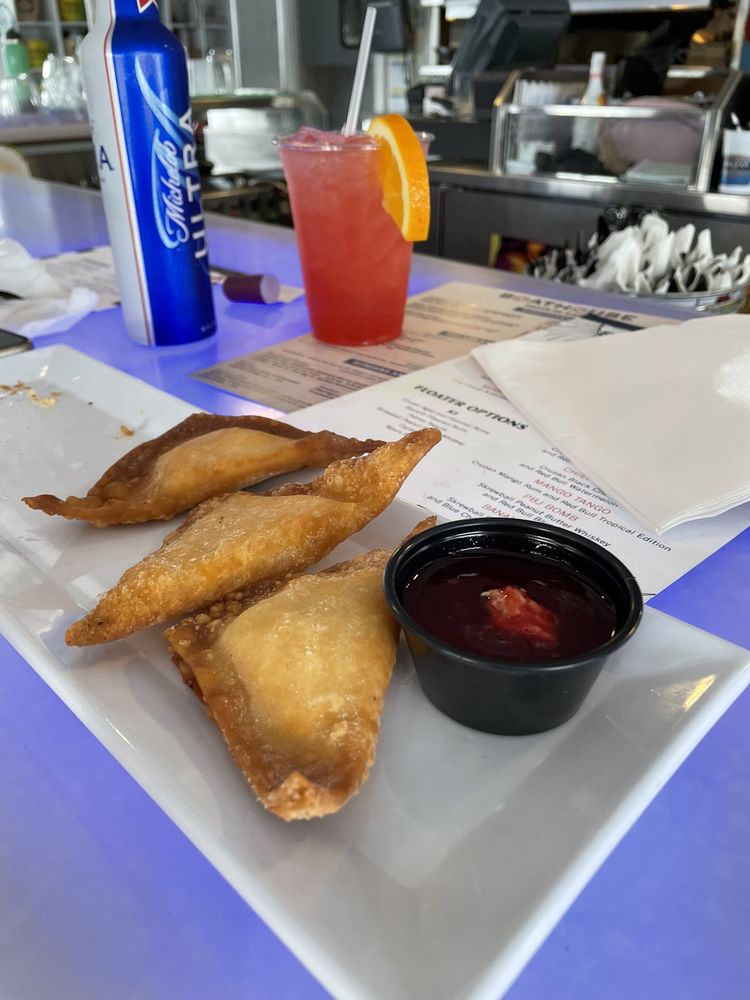 BOATHOUSE LAKESIDE BAR & GRILL TEMP. CLOSED 48 Photos & 46 Reviews