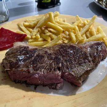 A Quinza - Steak - Restaurants Near Me - A Quinza, Oregon