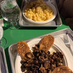 Amazing food.....good music Mac n cheese is enough for two