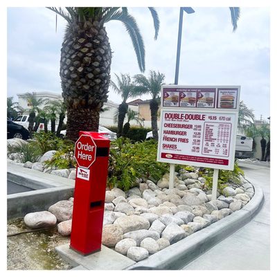 In-N-Out Burger by null