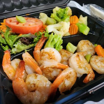 La Mariscana - shrimp, lettuce, carrots, and salad - Seafood Near Me - Laredo, Texas