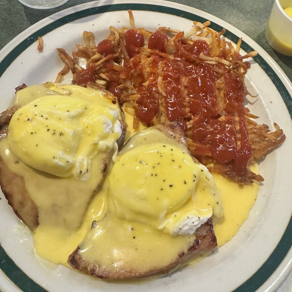 Pour House Pete's - Eggs Benedict - Burgers Near Me - Carnation, Washington Pour House Pete's - Eggs Benedict - Burgers Near Me - Carnation, Washington