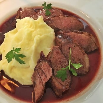 Martin's Bistro - Kachní prsa v malinové omáčce s šťouchanými brambory. - Bistros Near Me - Prague, Puerto Rico Martin's Bistro - Kachní prsa v malinové omáčce s šťouchanými brambory. - Bistros Near Me - Prague, Puerto Rico