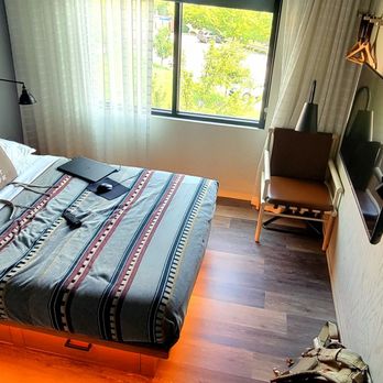 Moxy Chattanooga Downtown - Single room - Hotels Near Me - Chattanooga, Tennessee