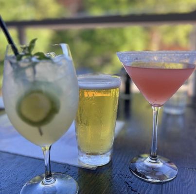 Baird's On B Bar & Grill by null