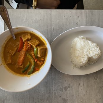 Plumeria - Curry with white rice - Thai Near Me - Encinitas, California