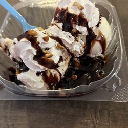 Kravin Ice Cream & Treats - Hot fudge sunday for all.