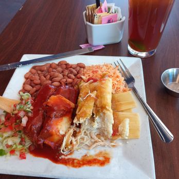 Tres Colores - Small 9" plate. Tiny bit of beans & rice. - Mexican Near Me - Santa Fe, New Mexico