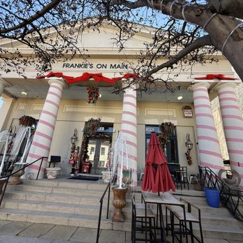 Frankie’s on Main - Bars Near Me - Natchez, Mississippi