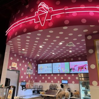 The Original Rainbow Cone - Chicago - Inside - Ice Cream & Frozen Yogurt Near Me - Chicago, Illinois