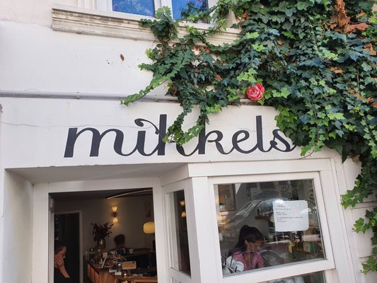 Café Mikkels by null