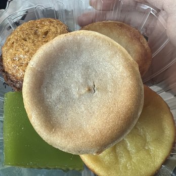 Bake & Che - Taro, cassava, mung bean, palm sugar cake and steam layer cake. - Desserts Near Me - Westminster, California