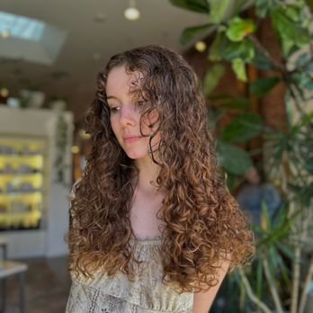 Grove - Curly cut by Joel - Hair Salons Near Me - Albany, California