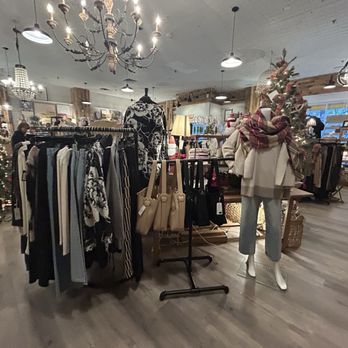 Madison's Niche - Women's Clothing Near Me - Stony Brook Village, New York