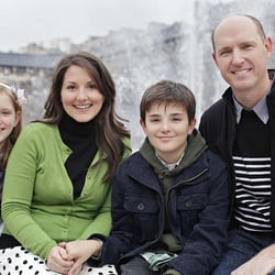Localers - Private family photo shoot with a professional photographer in Paris