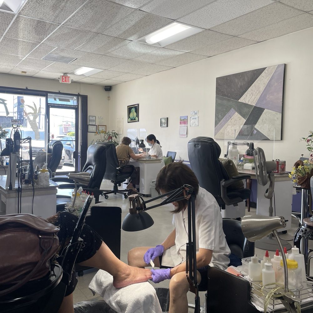 Fantasy Nails - Fantasy nails interior - Nail Salons Near Me - Van Nuys, California