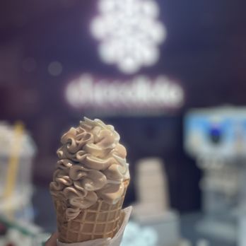 Chocollata Brigadeiros - Union Station - Salted caramel and vanilla twirl - Chocolatiers & Shops Near Me - Toronto, Ontario Chocollata Brigadeiros - Union Station - Salted caramel and vanilla twirl - Chocolatiers & Shops Near Me - Toronto, Ontario