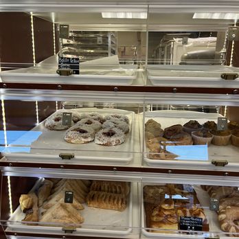 Dalia's Ice Cream & Bakery - Pastries - Ice Cream & Frozen Yogurt Near Me - Henrico, Virginia
