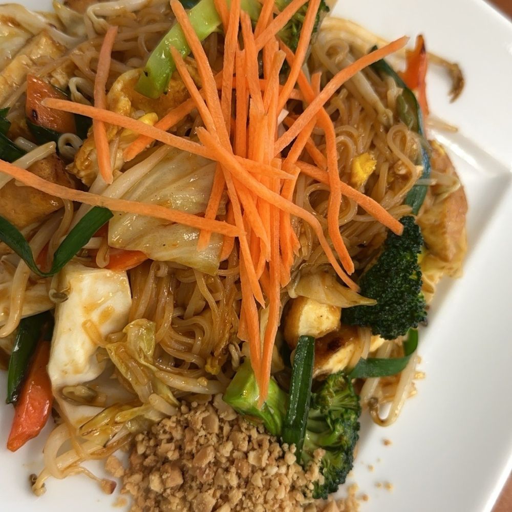 Malai Thai Kitchen - tofu pad thai - Thai Near Me - Wahiawa, Hawaii