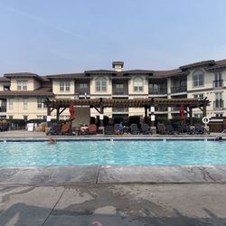 Walnut Beach Resort - Poolside