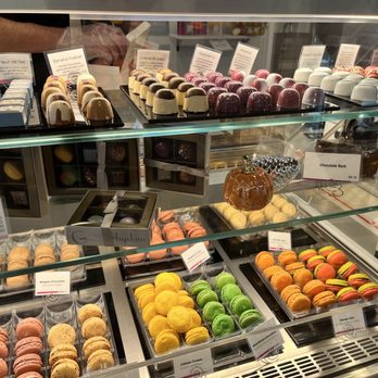 Le Macaron French Pastries - Macarons and chocolates - Macarons Near Me - Doylestown, Pennsylvania