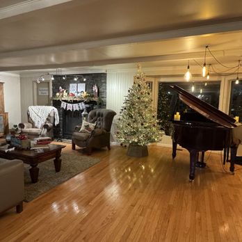 Taylor Creek Lodge - Piano in the great room! - Bed & Breakfast Near Me - Gold Beach, Oregon Taylor Creek Lodge - Piano in the great room! - Bed & Breakfast Near Me - Gold Beach, Oregon