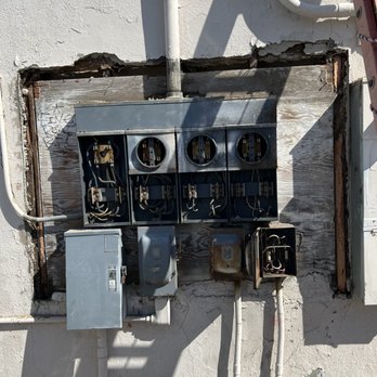 Pro Service Electricians - old 4 meter panel controlling 4 different stores - Electricians Near Me - Whittier, California Pro Service Electricians - old 4 meter panel controlling 4 different stores - Electricians Near Me - Whittier, California