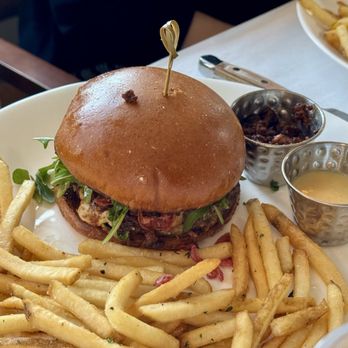 Fauna - Red Dragon Burger - New American Near Me - Westhampton Beach, New York