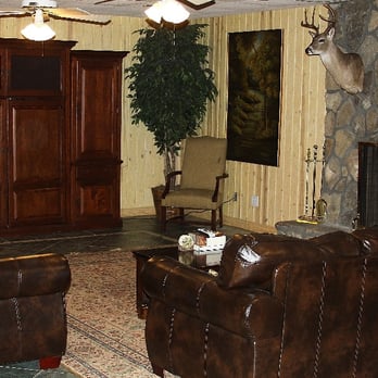 Lundy Creek Lodge - TV room - they have a lot of channels. There is also a Wii with 2 controllers (you have to bring your own games). - Hotels Near Me - White Plains, Georgia Lundy Creek Lodge - TV room - they have a lot of channels. There is also a Wii with 2 controllers (you have to bring your own games). - Hotels Near Me - White Plains, Georgia