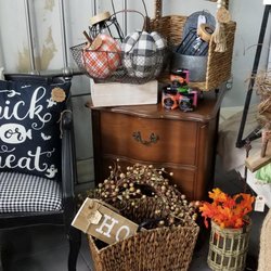 The Enchanted Bullfrog - Fall farmhouse decorations and furniture.