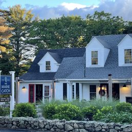 Quaint outside of The Maine Place