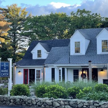 The Maine Catch - Quaint outside of The Maine Place - Seafood Near Me - Ogunquit, Maine