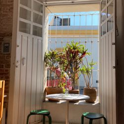 yegole - Window seating