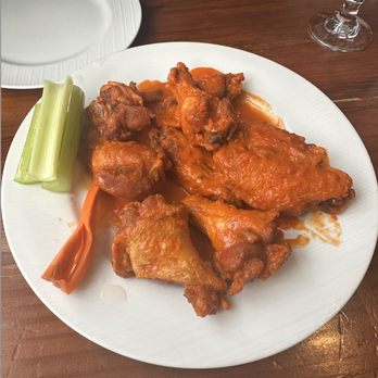 One Lake Brewing - Buffalo wings - Breweries Near Me - Oak Park, Illinois
