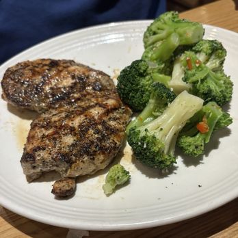 Carrabba's Italian Grill - Tuscan Grilled Chicken Breast w/ Broccoli - Italian Near Me - University Park, Florida Carrabba's Italian Grill - Tuscan Grilled Chicken Breast w/ Broccoli - Italian Near Me - University Park, Florida