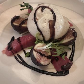 Le Petit Restaurant - FRESH FIG AND BURRATA SALD - French Near Me - Sherman Oaks, California Le Petit Restaurant - FRESH FIG AND BURRATA SALD - French Near Me - Sherman Oaks, California
