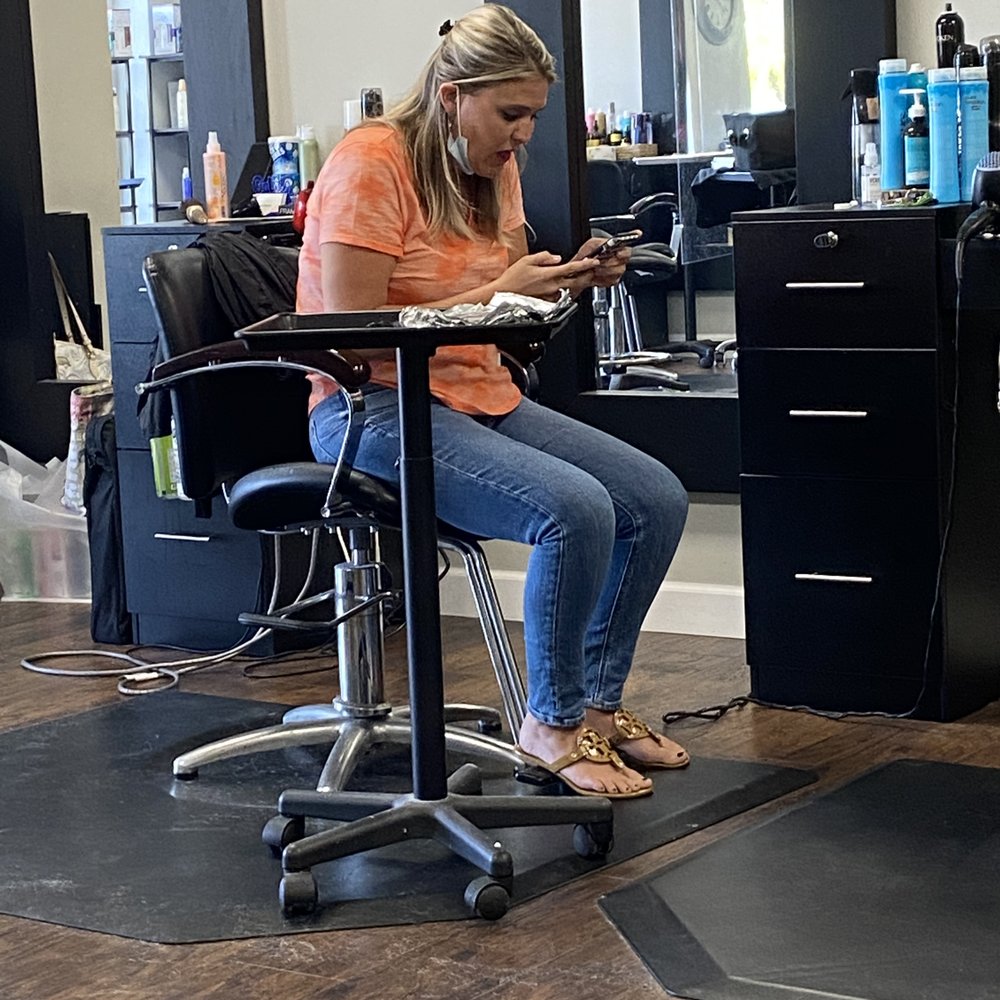 Maskless employee