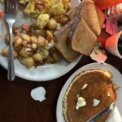 Litchfield Restaurant - Scrambled eggs and pancakes