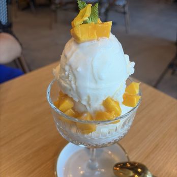 Mana Thai Kitchen - Mango sticky rice is the best - Thai Near Me - Houston, Texas