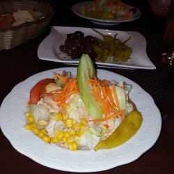 Artemis - Salat zum Hauptgericht - lecker ! (Oliven waren extra bestellt)