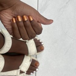 Red Nails - Gold gel manicure and pedicure