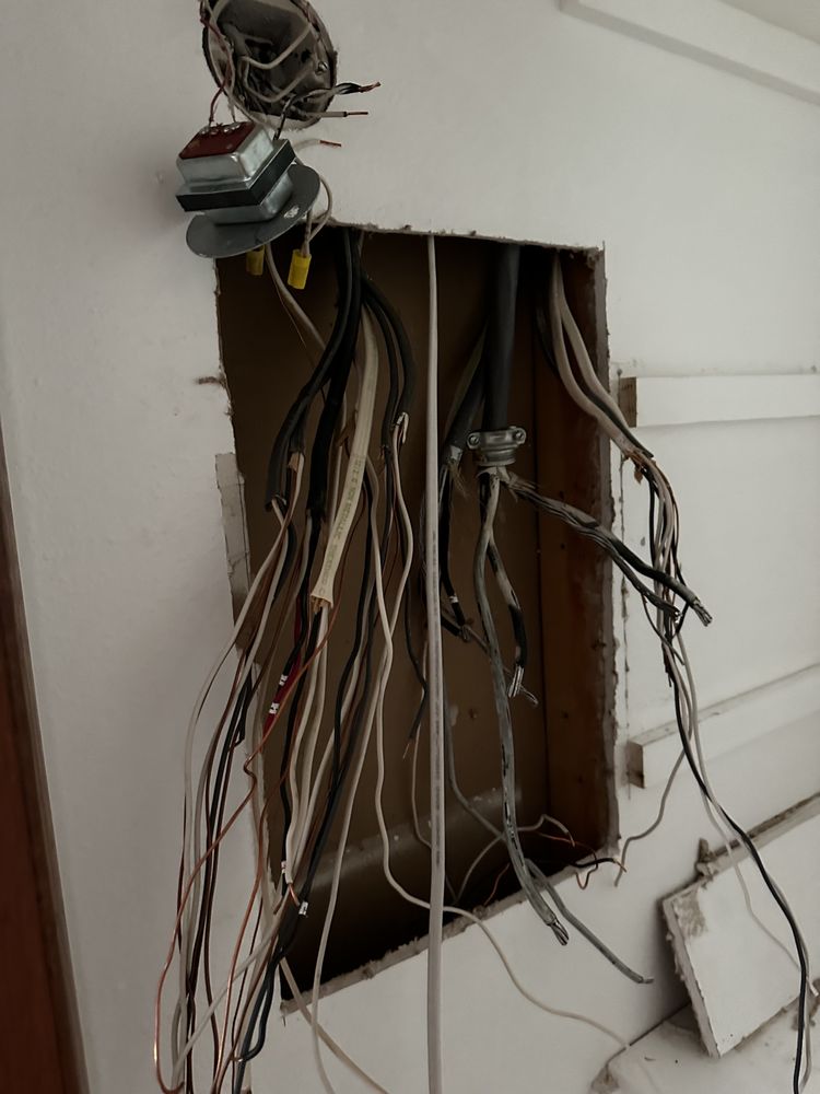 Slide of Electrical Detectives