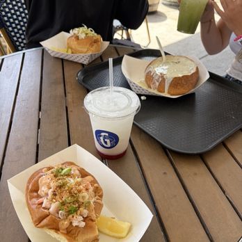 Guardino's - Clam chowder bread bowl, Dungeness crab sandwich, rock crab and shrimp sandwich, cucumber lime Fresca, and strawberry cream soda - Seafood Near Me - San Francisco, California Guardino's - Clam chowder bread bowl, Dungeness crab sandwich, rock crab and shrimp sandwich, cucumber lime Fresca, and strawberry cream soda - Seafood Near Me - San Francisco, California