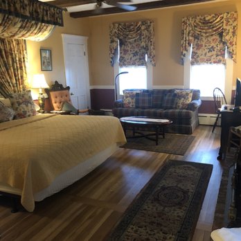 Beaconlight Guest House - Guest Houses Near Me - Provincetown, Massachusetts
