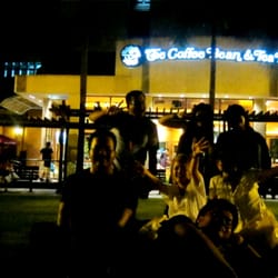 Ortigas Park - ....we got kicked out of the house, so we decided to go for a summer night picnic. Hey, there weren't any laws against this, right?