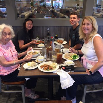Zippy's Makiki - Mom, Daughter, Wife and Son enjoying a delicious meal! - Diners Near Me - Honolulu, Hawaii Zippy's Makiki - Mom, Daughter, Wife and Son enjoying a delicious meal! - Diners Near Me - Honolulu, Hawaii