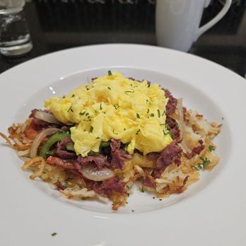 DoubleTree by Hilton Madison Downtown - Amazing Corned Beef Hash with eggs! - Hotels Near Me - Madison, Wisconsin DoubleTree by Hilton Madison Downtown - Amazing Corned Beef Hash with eggs! - Hotels Near Me - Madison, Wisconsin
