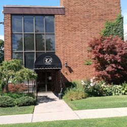 Corporate Manor Apartments - I'm a 5 yr resident  Economical, all amenities I want. Affordable, air conditioning, Wi-Fi.  Manager John: kind, available.  I love it here.
